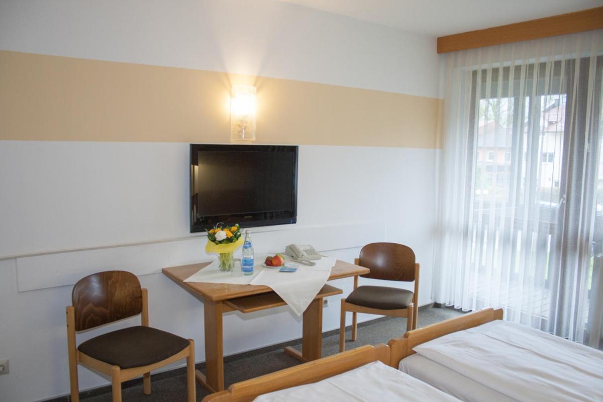 Hotel Am Regenbogen Cham Exterior photo