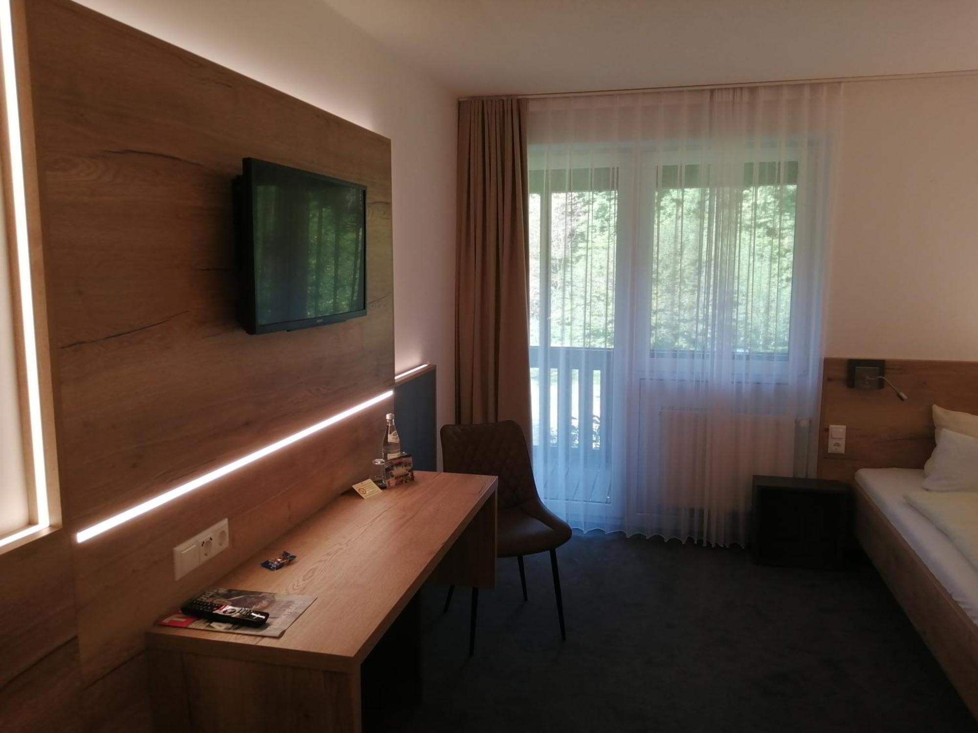 Hotel Am Regenbogen Cham Exterior photo